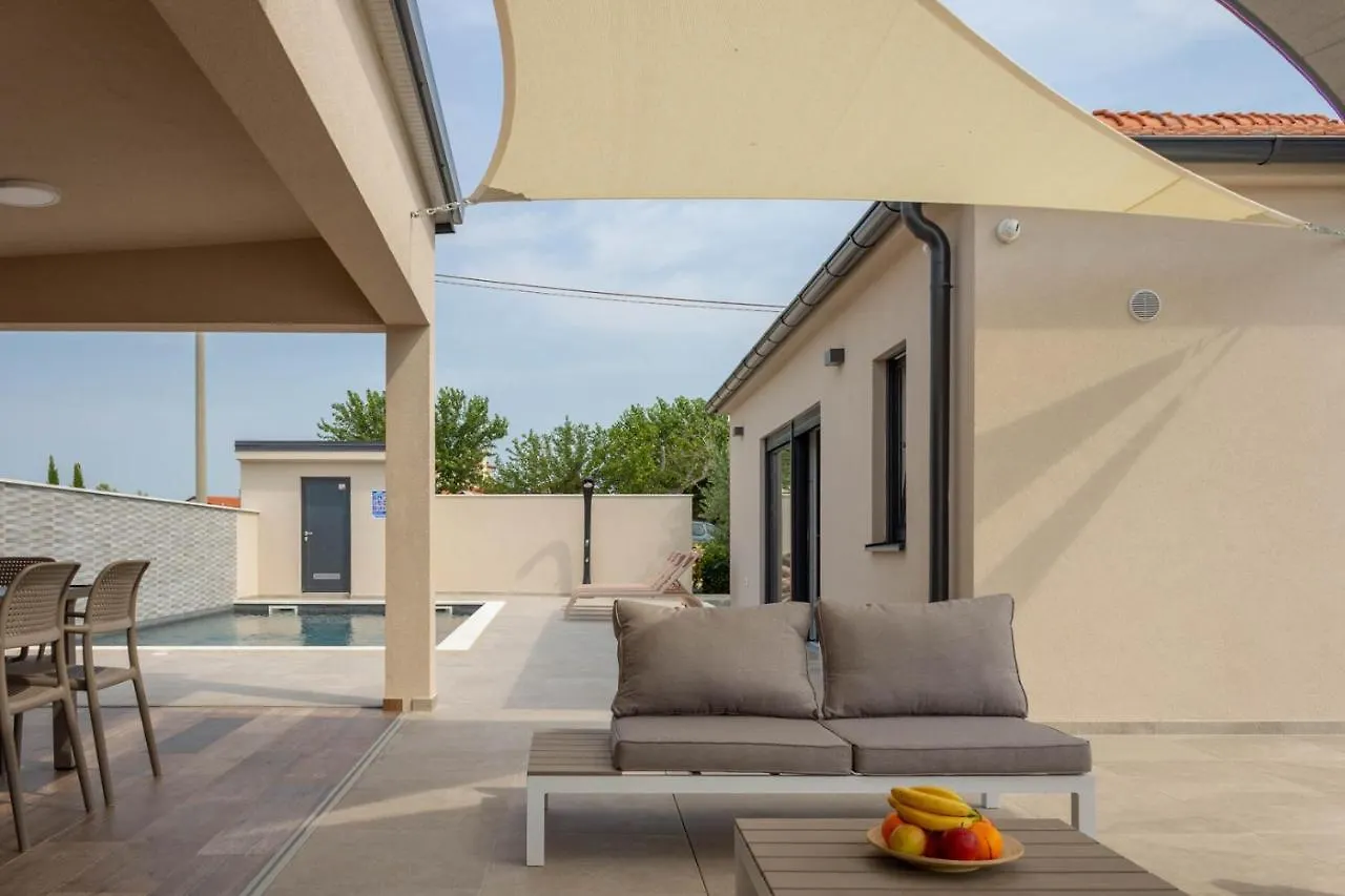Amazing Villa Ani With Pool & Whirpool Near The Beach - Wiibuk Pula