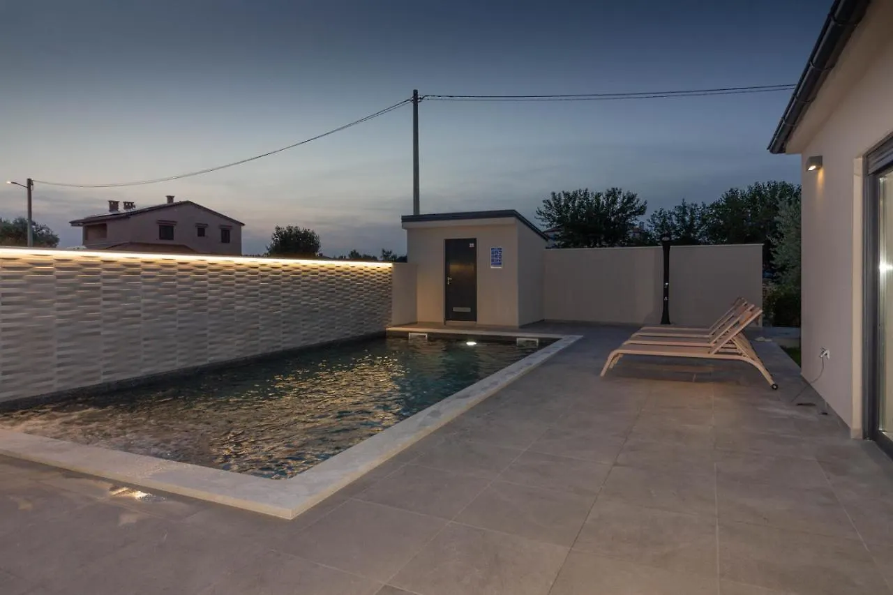 Amazing Villa Ani With Pool & Whirpool Near The Beach - Wiibuk Pula