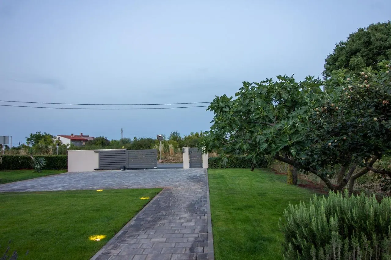 Amazing Villa Ani With Pool & Whirpool Near The Beach - Wiibuk Pula