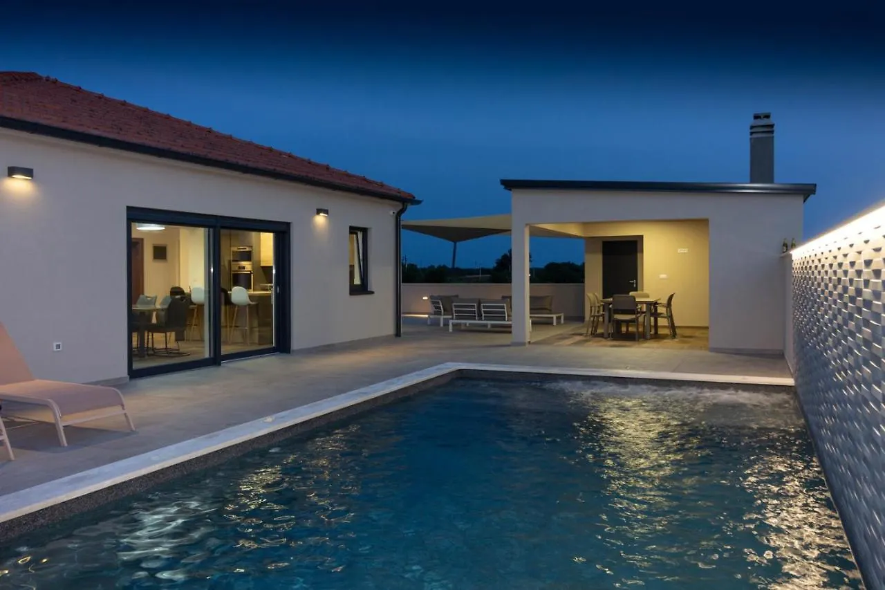 Amazing Villa Ani With Pool & Whirpool Near The Beach - Wiibuk Pula