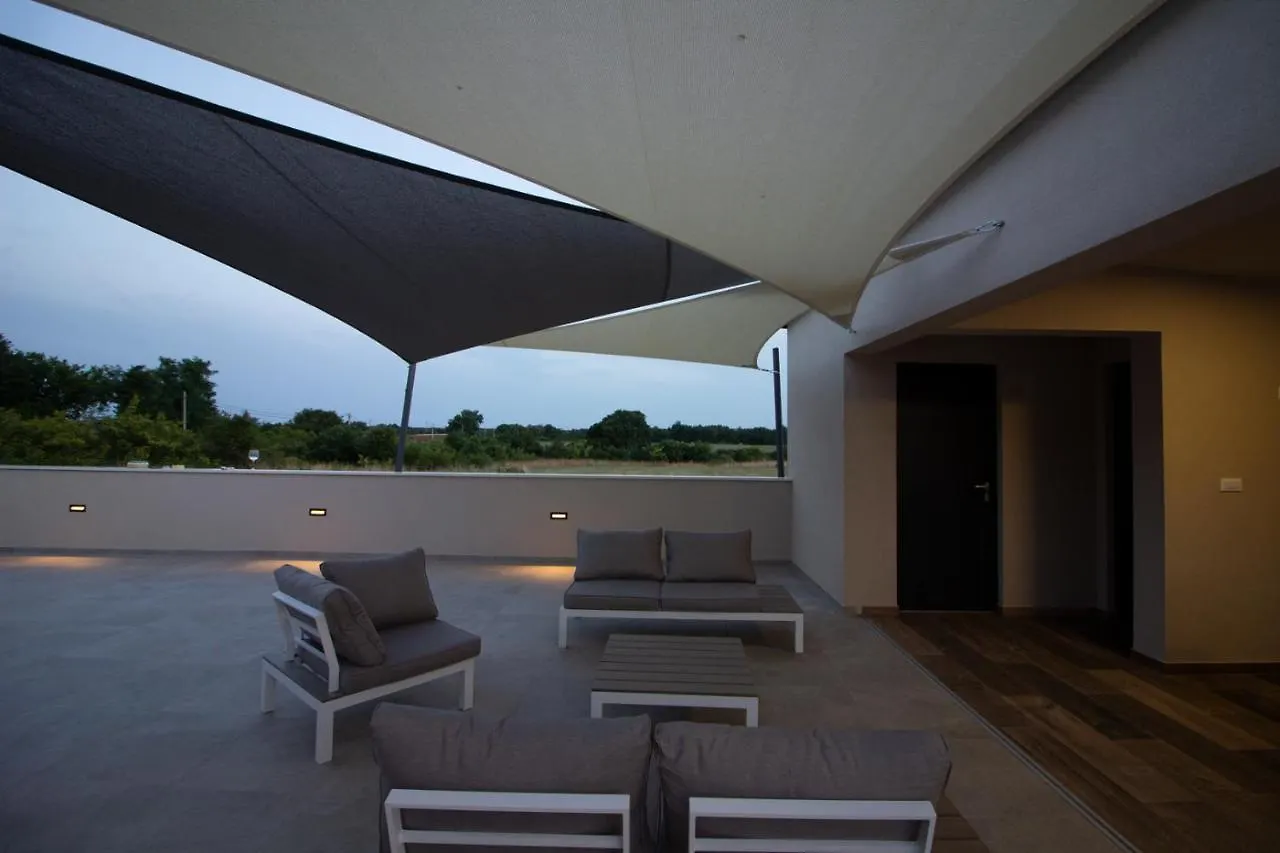 Amazing Villa Ani With Pool & Whirpool Near The Beach - Wiibuk 풀라