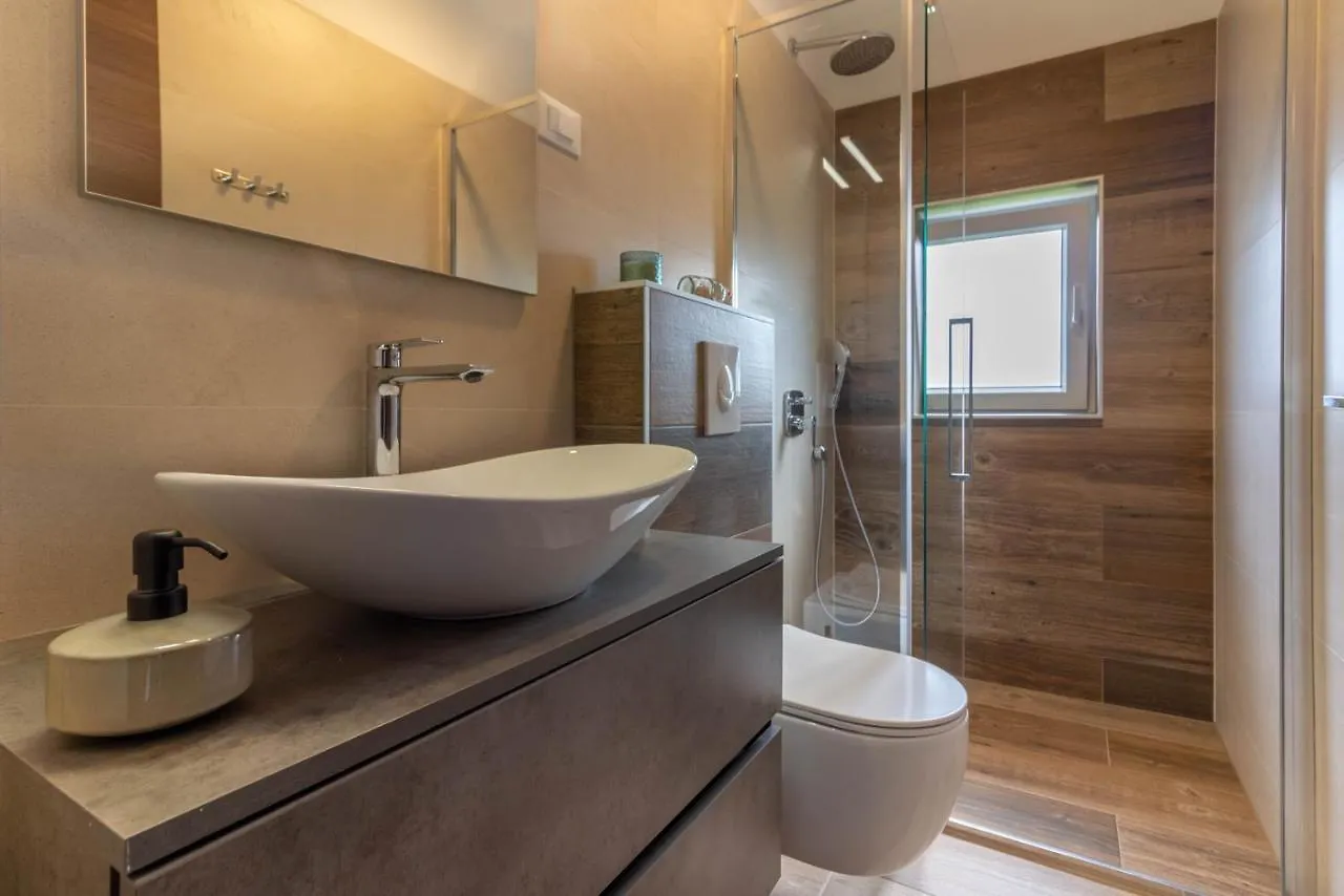 Amazing Villa Ani With Pool & Whirpool Near The Beach - Wiibuk 풀라
