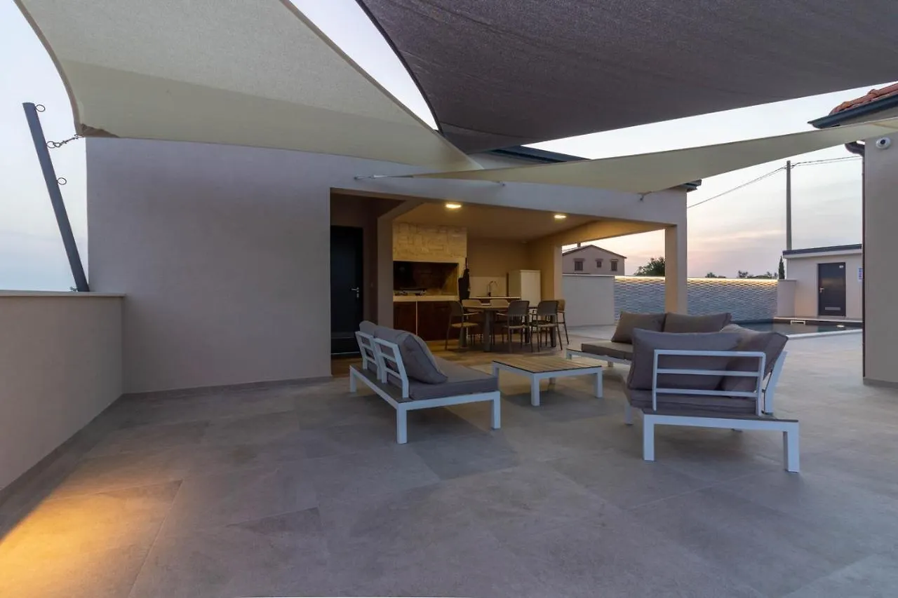 Amazing Villa Ani With Pool & Whirpool Near The Beach - Wiibuk 풀라